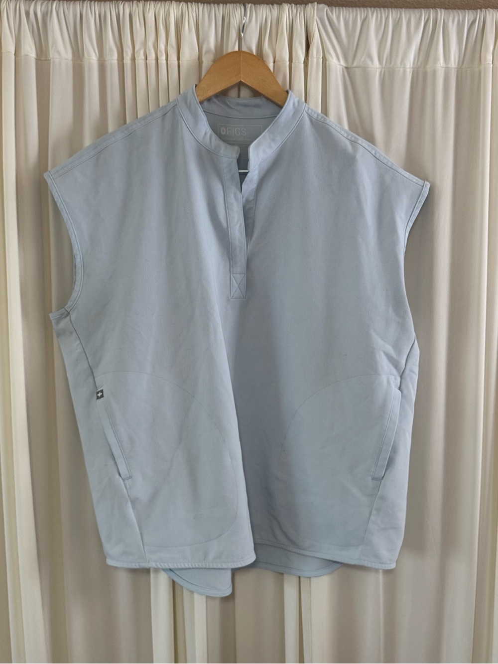 Figs Womens Rafaela Oversized Scrub Top Size Large Light Blue Open Skies - Picture 2 of 6